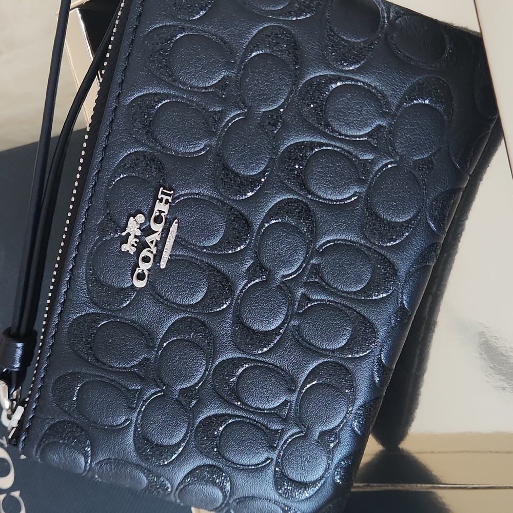 NWT IOB Coach Boxed Glitter Leather Signature Corner Zip Wristlet Wallet 🖤🎁🩶 - Picture 2 of 16